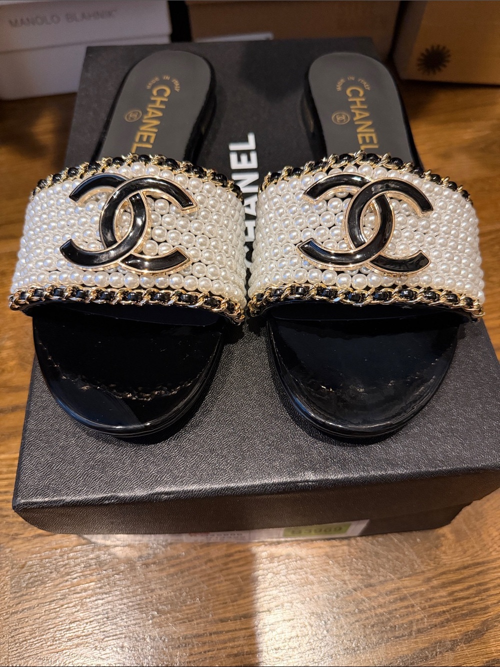 Pearl sandal
